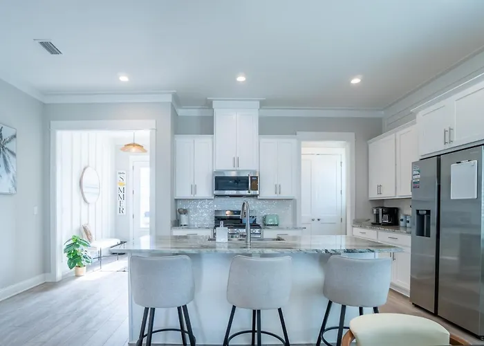 ~Spacious Home Near Beach W/ Game Room And Community Pool~