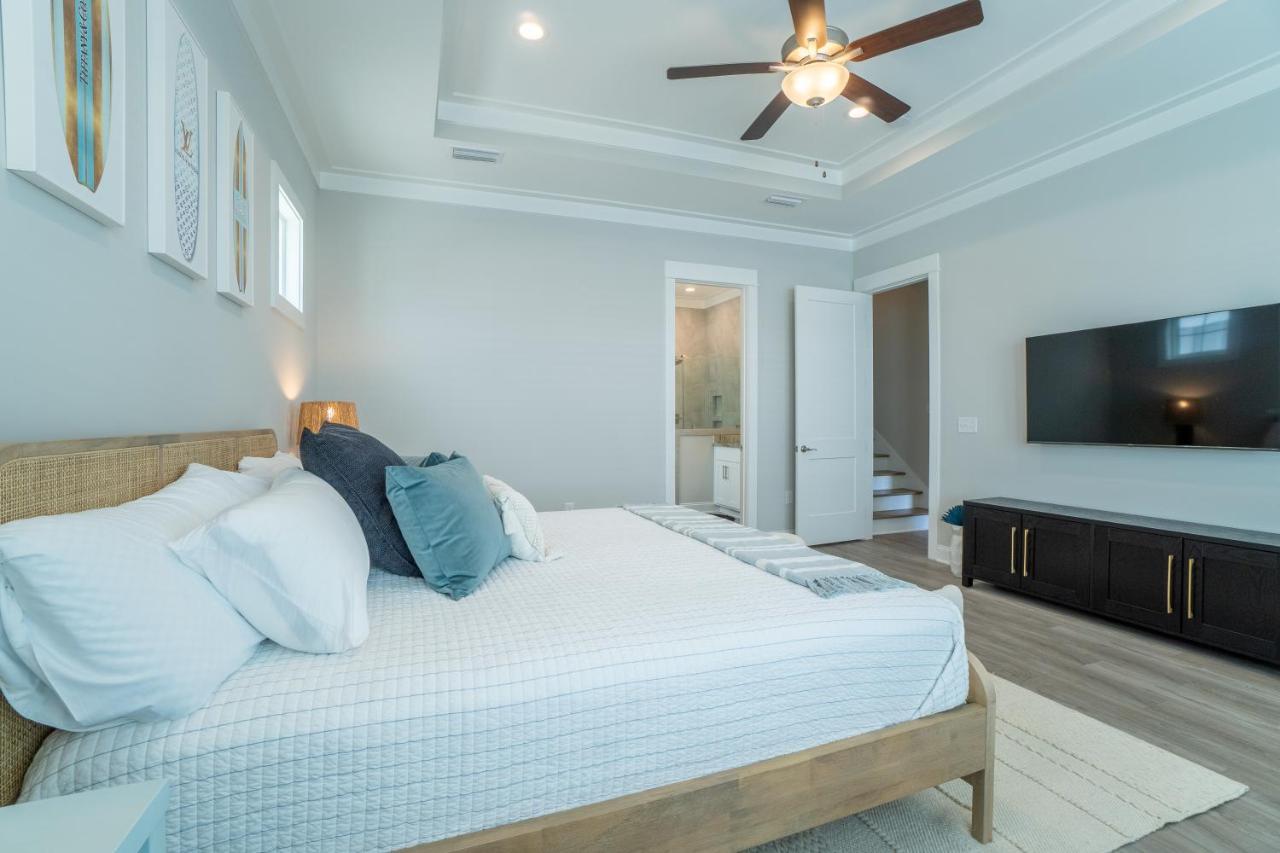 ~spacious Near W/ Game And Community Pool~