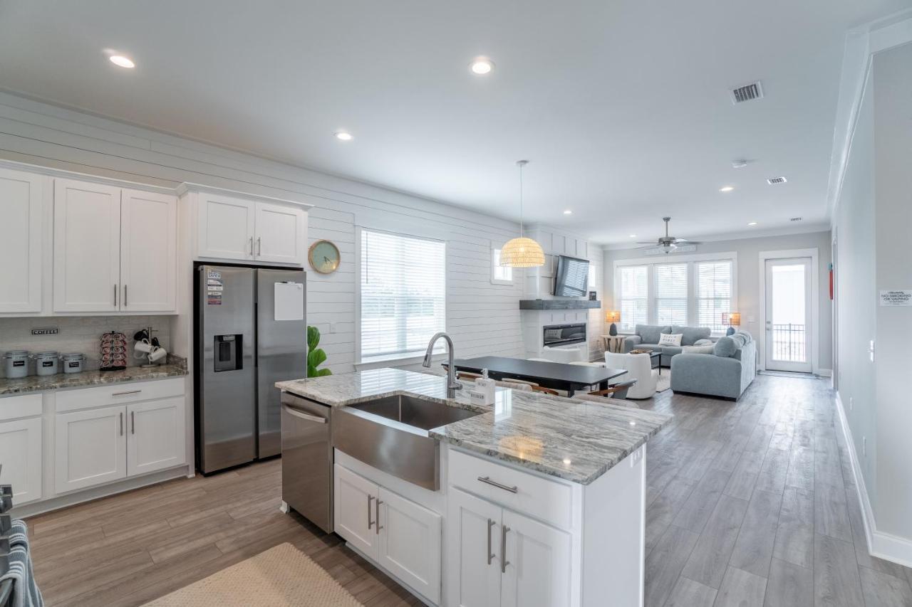 ~spacious Near W/ Game And Community Pool~ Holiday home *