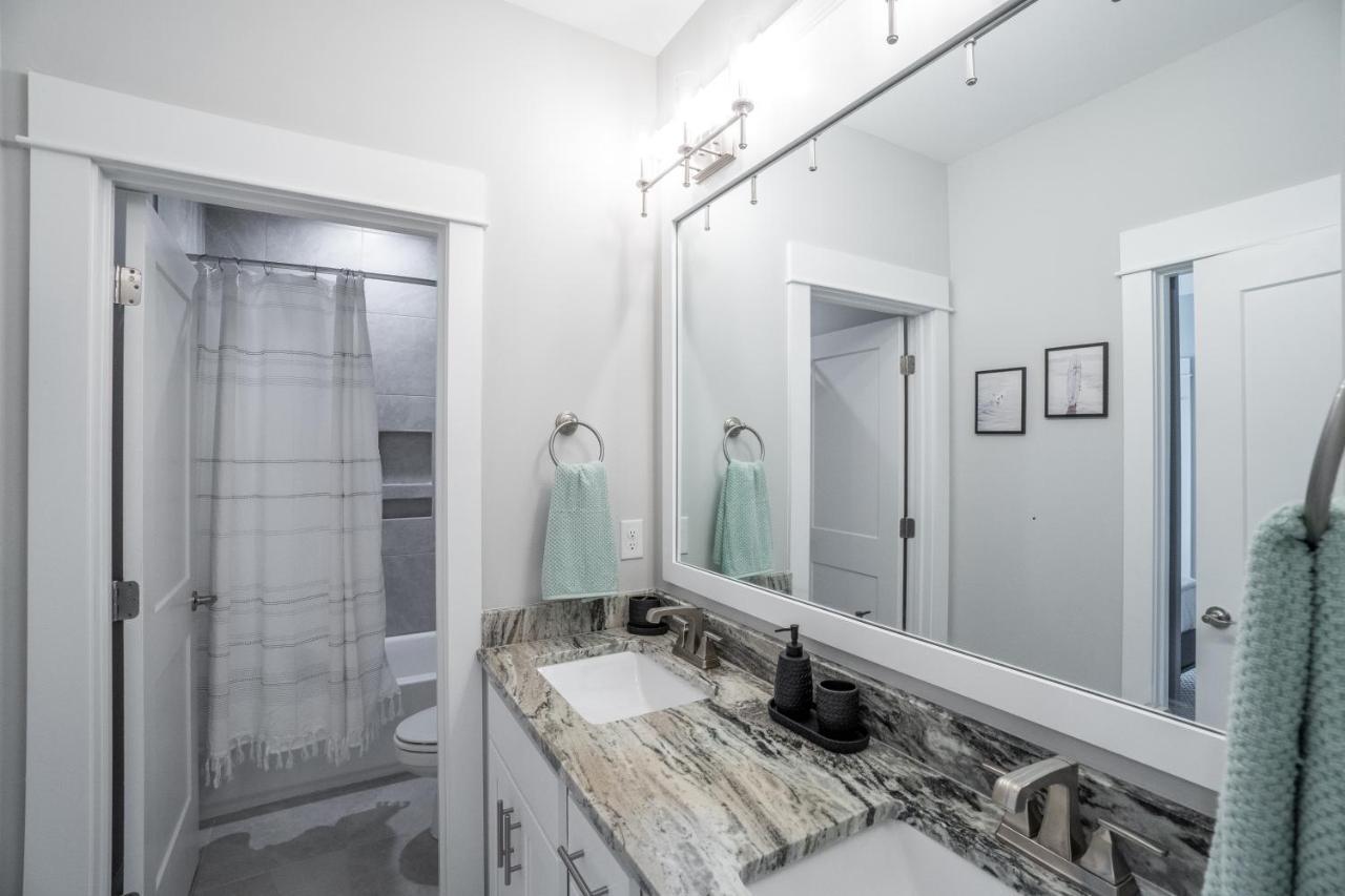~spacious Near W/ Game And Community Pool~ *