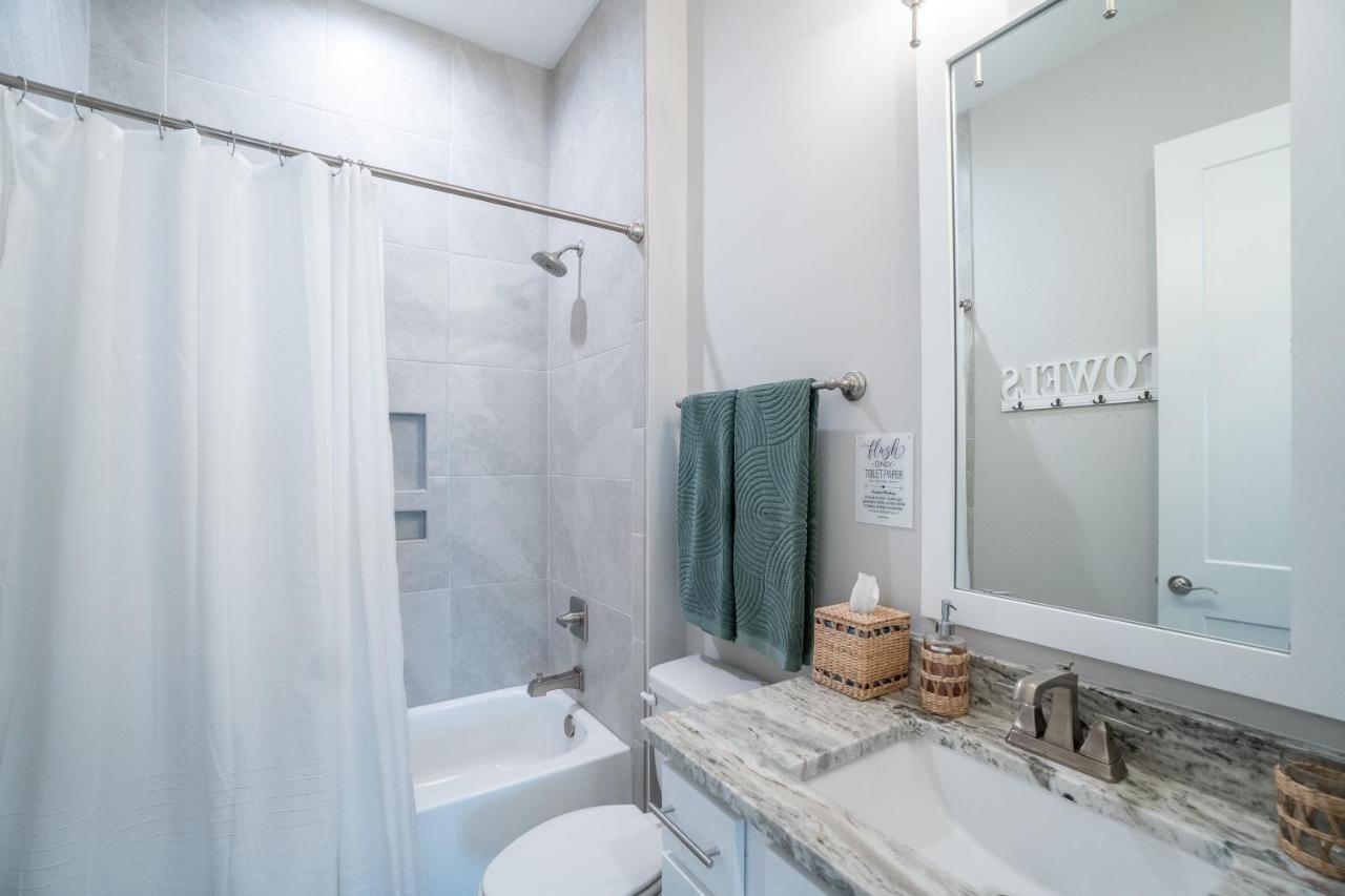 ~spacious Near W/ Game And Community Pool~ *