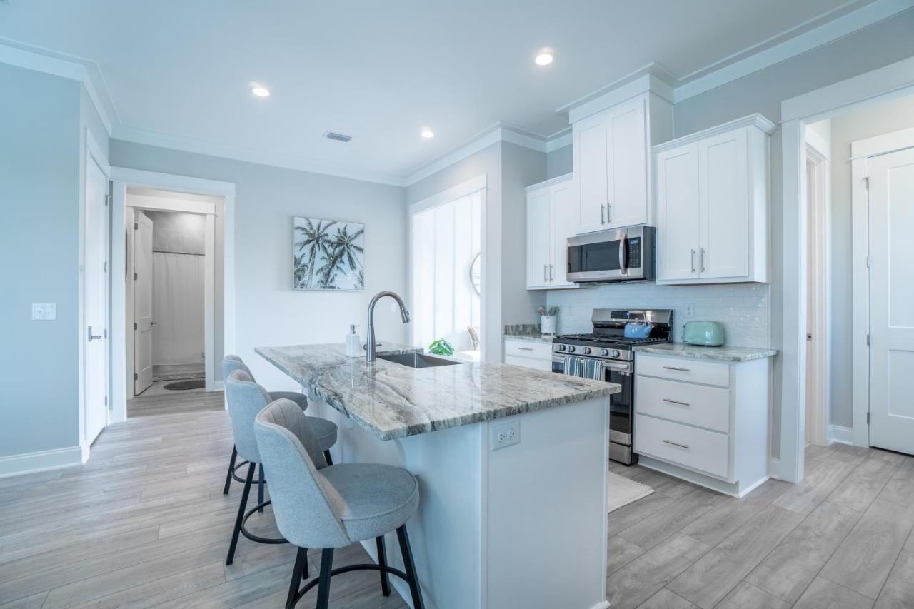 ~spacious Near W/ Game And Community Pool~ *