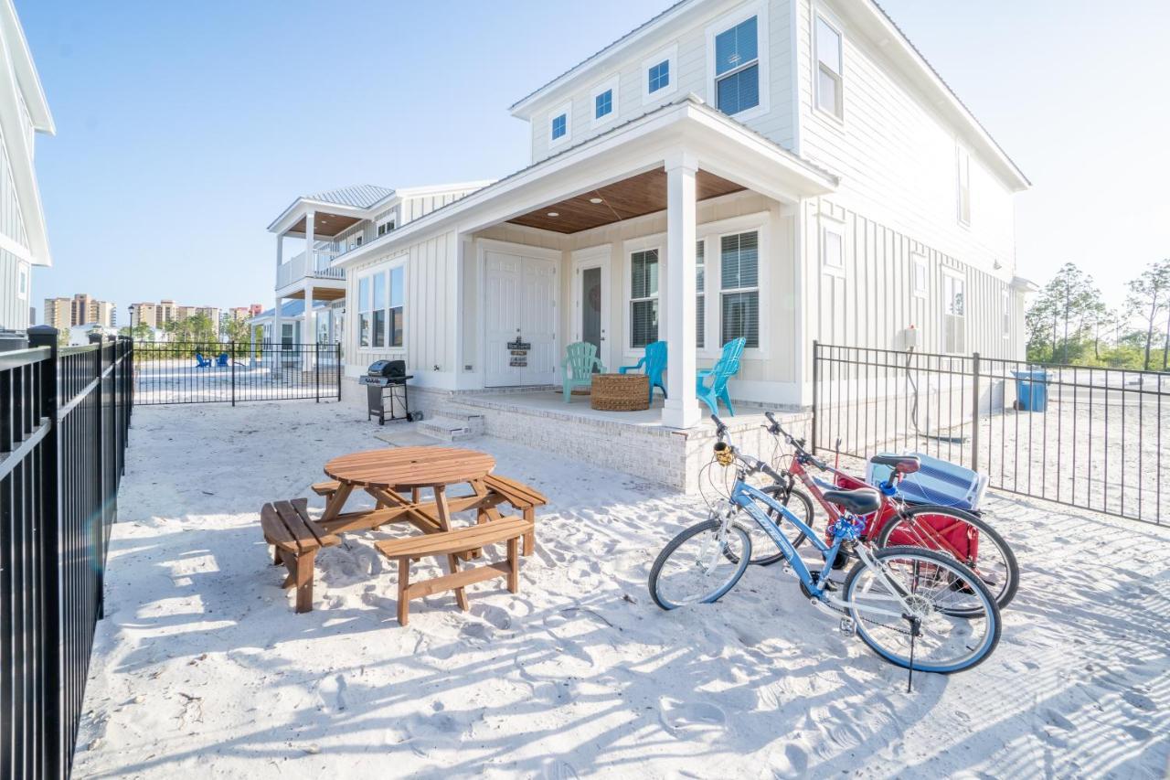 Holiday home ~spacious Near W/ Game And Community Pool~