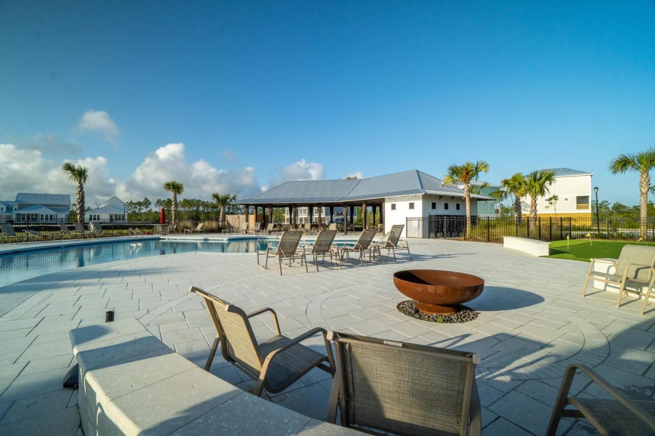 Holiday home ~spacious Near W/ Game And Community Pool~