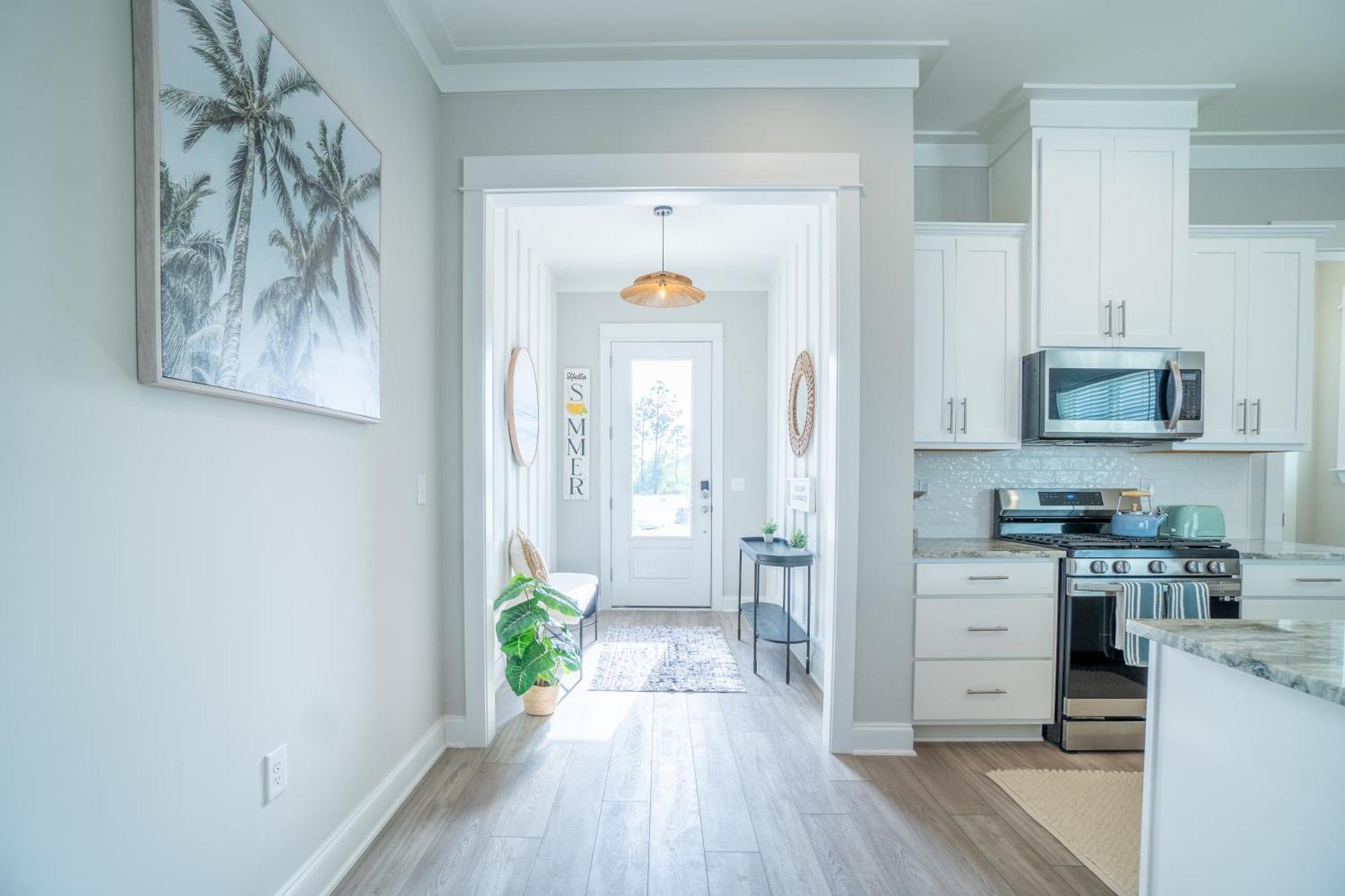 ~spacious Near W/ Game And Community Pool~